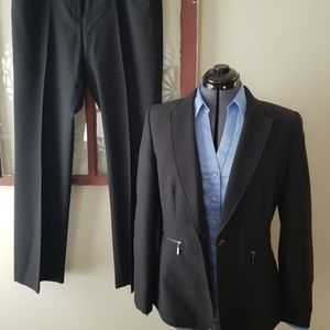 Tahari Women's Black Pinstripe Pantsuit sz 14